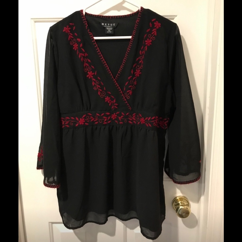 Women’s maternity blouse size xl.